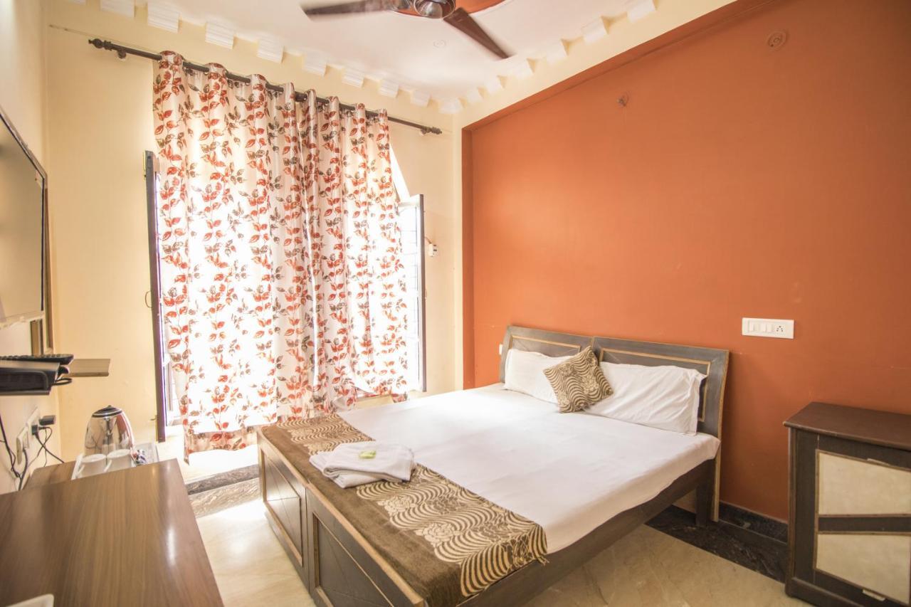 Hotel Bajaj Inn Dehradun Exterior photo