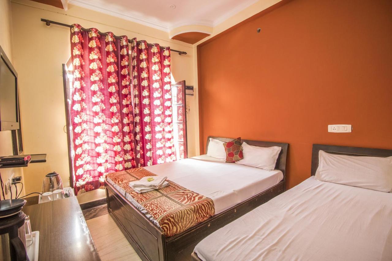 Hotel Bajaj Inn Dehradun Exterior photo